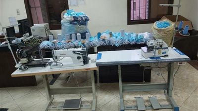 ضبط مصنع لإنتاج كمامات طبية غير مطابقة للمواصفات داخل منزل بمركز البداري بأسيوط
