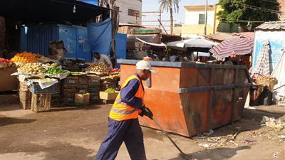 منع التجمعات فى الأسواق الثابتة وتعقيمها ومنع الأسواق الأسبوعية وسرادقات الأفراح والعزاء باسوان