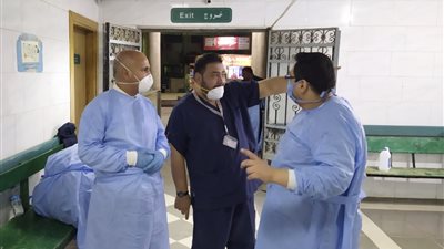 وكيل وزارة الصحة يزور مستشفي الحجر الصحي بكفر الزيات ويشيد بتبرعات عريبى وحماد