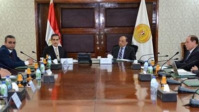 وزير التنمية المحلية يعقد اجتماعا مع محافظ الغربية ونائبه بمقر الوزارة