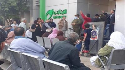 اقبال متزايد من العمالة الغير منتظمة بالشرقية على صرف المنحة