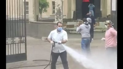 انطلاق حملة شبابية بمدينة كفرالزيات بالغربية لتطهير الشوارع ومحيط مستشفي العزل بالجهود الذاتية