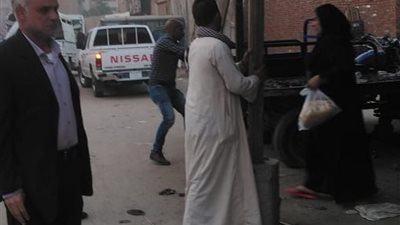 حملة مكبرة لتطهير وتعقيم شارع 135 بشرق شبرا الخيمة ورفع 480 طن قمامه