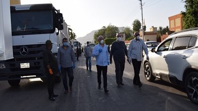 محافظ الأقصر ونائبه يتفقدان الإجراءات الإحترازية وأعمال التطهير بالشوارع والميادين