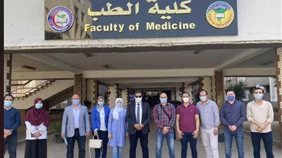 الفوج الثاني من استاذة كليه الطب جامعه طنطا استلموا الإشراف على مستشفى العزل بكفرالزيات-صور