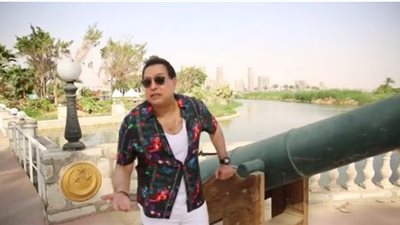 بالفيديو.. حكيم يهنئ جمهوره بشهر رمضان بجوار المدفع