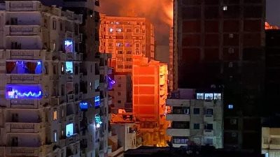 الحماية المدنية اخمدت حريق شارع المنزلاوى بمحرم بك دون اصابات صو ر