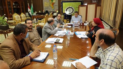محافظ المنوفية يؤكد المتابعة المستمرة للمخالطين بمناطق العزل وتكثيف التطهير والتعقيم فى أماكن الإصابات