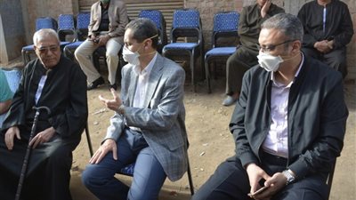محافظ الغربية ونائبه يقدمان واجب العزاء لأسر شهيدي الواجب بسيوة
