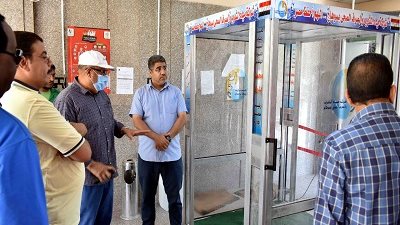 مياه سوهاج: بوابة تعقيم إلكترونية لتعقيم المترددين والعاملين بالشركة