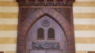 قضم الاظافر والشفاه في نهار رمضان؟ .. تعرف على الحكم الشرعي