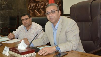 بتكلفة 300 مليون جنيه : نائب محافظ الغربية يناقش خطةالرصف للعام المالي الجديد