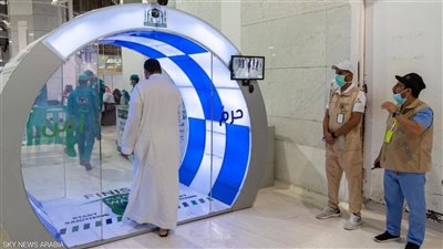 ضمن الاجراءات الاحترازية.. بوابات تعقيم ذاتي داخل 