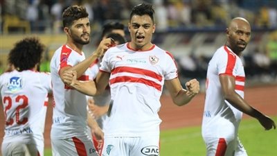 مهاجم الزمالك يتحدى والده فى تنس طاولة.. فيديو