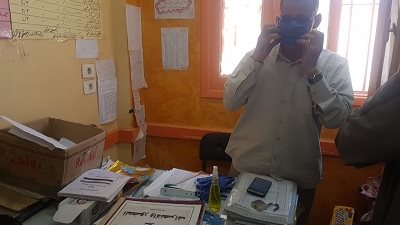 المصريين الأحرار بأسيوط يوزع كمامات وأدوات تعقيم للطلاب