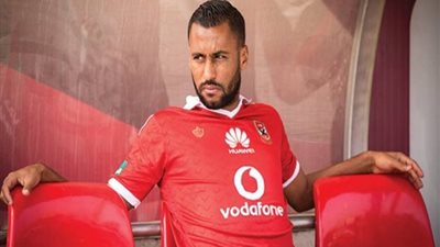 كابتن الأهلى يوضح حقيقة اعتزاله كرة القدم