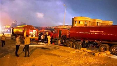 تشكيل لجنة لحصر الخسائر وبدء عمليات التبريد بحريق مصنع العبور