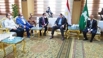 محافظ الشرقية يلتقي رئيس الإدارة المركزية للشئون الوقائية بوزارة الصحة