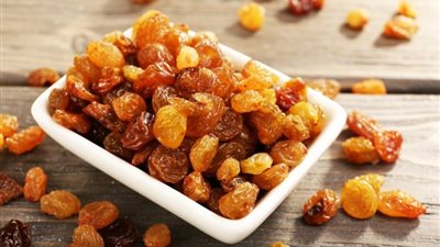 يطرد السموم والجراثيم من الجسم ويقيك من الأمراض والعدوى...فوائد لامتناهية للزبيب