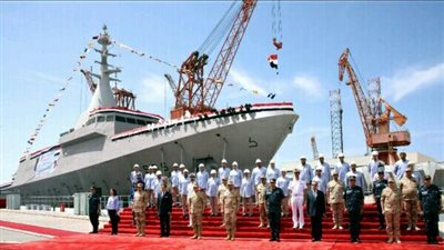 وزير الدفاع يتفقد الغواصة S-43 المنضمة حديثاً إلى القوات البحرية ويدشن مدمرة جديدة صنعت بترسانة الإسكندرية