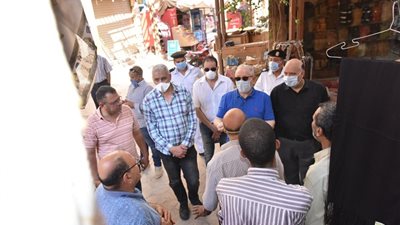محافظ الاقصر يتفقد اعمال مشروع تطوير ميدان مرحبا والسوق السياحى