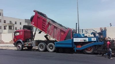 استمرار أعمال تطوير ورفع كفاءة شارع عاطف السادات بنطاق حي المناخ