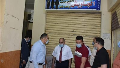 ضبط 3 محال تجارية وسيارتين لعدم الالتزام بقرارات الحظر بالشرقية