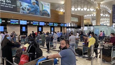 وصول رحلة استثنائية تقل 299 من العالقين بالسعودية لمطار القاهرة