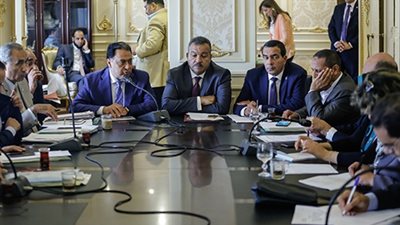 صحة البرلمان تحذر الحكومة من انتشار مصانع بير السلم لإنتاج كمامات مغشوشة