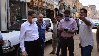 إقالة رئيس الوحدة المحلية لقرية الدلجمون لتقاعسه عن العمل وتراكم اكوام القمامة والاتربة