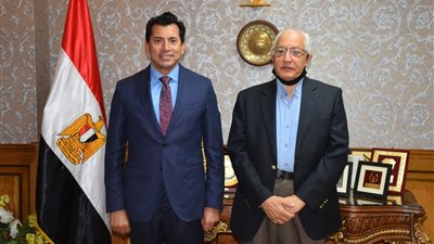 وزير الرياضة يبحث مع على الدين هلال تطوير مشروعات التنمية والمشاركة الشبابية