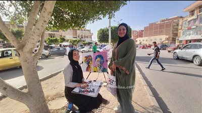 بالفيديو.. نور موهبة شابة تعمل من الشارع وتشجع الشباب لمواجهة البطالة