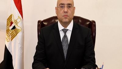 وزير الإسكان يلتقى إحدى المجموعات الإستثمارية لبحث سبل التعاون لتحلية مياه البحر