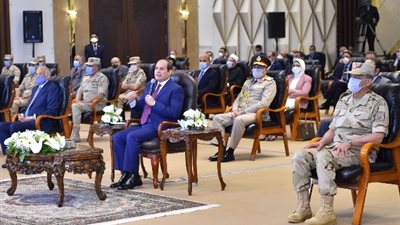 منتقدا ظاهرة البناء العشوائي .. السيسي: المحافظين لديهم سلطات مطلقة بوقف إصدار تراخيص البناء للقضاء على العشوائيات