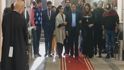 الزعيم عادل إمام يفاجئ الجميع بأولاده من زيجات مختلفة بالحلقة الأخيرة من 