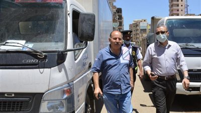 نائب محافظ الغربية يقوم بغلق وتشميع 2 محل أثناء جولة بمركز كفرالزيات وبسيون-صور