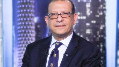 ممدوح شاهين يقاضي 
