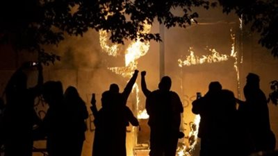 النتاجون يرفع حالة التأهب و يستعد لنشر وحدات عسكرية في مينابوليس