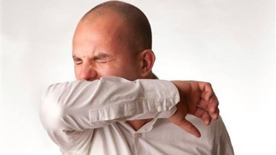 للتقليل من انتشار فيروس كورونا .. الصحة توضح تعليمات العطس والسعال
