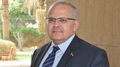 الخشت: مراقبة الالتزام بالتباعد الاجتماعى بالجامعة وسنعاقب المخالفين