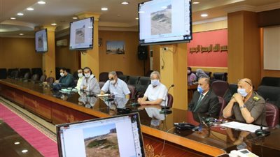 محافظ كفرالشيخ يناقش تطوير مصيف بلطيم واستكمال رصف شوارع العاصمة