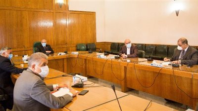 وزير الري : التنسيق بين الجهات المعنية لترشيد ومعالجة المياه ومنع وصول القمامه للمجاري المائيه