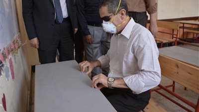 محافظ الغربية يتابع استعدادات المدارس بكفر الزيات وبسيون لامتحانات الثانوية العامة-صور