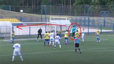 بالفيديو.. حارس يقبل صديقته بعد تسجيله هدفا رائعا في الثواني الأخيرة