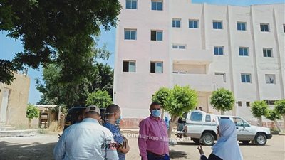 حملة نظافة مكبرة وتطهير مستشفي قرية ميت سراج بالمنوفية