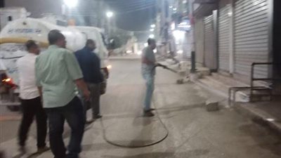 استمرار أعمال التطهير والتعقيم بالمصالح الحكومية والخدمية والشوارع والميادين بمدينة طهطا