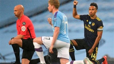 أبرز 10 لقطات غريبة بالدوري الإنجليزي بعد استئناف النشاط