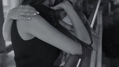أول ظهور للفنانة جيسى عبدو بعد وفاة والدها فى حريق ضخم