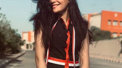 إطلالة مبهجة وظهور جذاب للفنانة نهال كمال