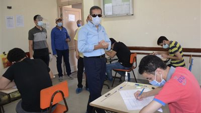 محافظ الغربية يتفقد لجان الثانوية بمدرسة المتفوقين بطنطا